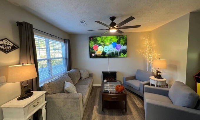 Sevierville House | Luxury Vacation- 4 minutes to Dollywood - Arcades & More