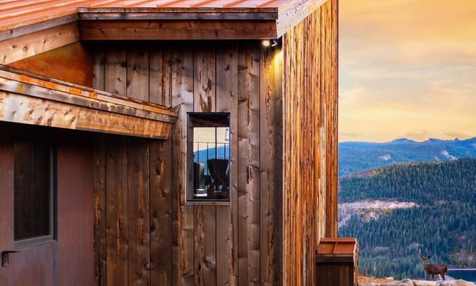 Truckee House | Luxury View Home - Hot Tub-Fire Pit-perfect for 2 Couples or 1 family
