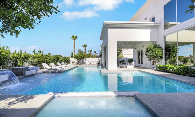 Canyon Gate House | Luxury Villa 10 minutes from the Strip