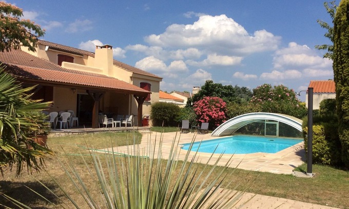 Jard-sur-Mer Villa | Luxury villa, beautiful swimming pool and wooded grounds. With Wifi.