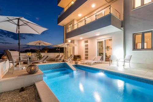 Znjan Apartment | Luxury Villa Bello Horizonte with swimming pool
