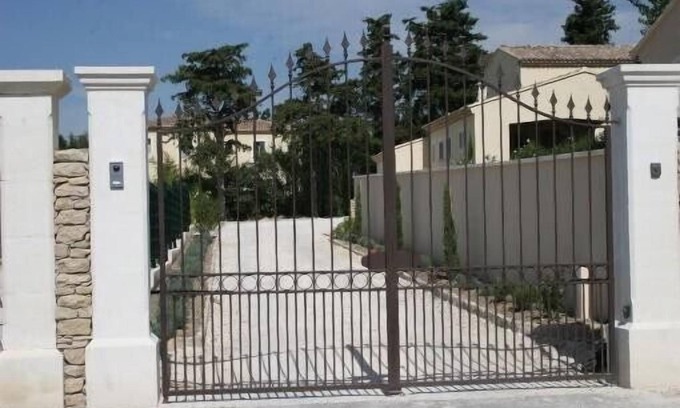 Saumane-de-Vaucluse Villa | Luxury villa, heated pool in Saumane de vaucluse l'isle sur la Sorgue