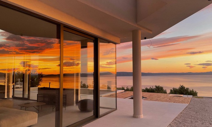 Podgora Villa | Luxury Villa in Podgora – 4 Bedrooms, Heated Pool, Sea View, AC & WiFi