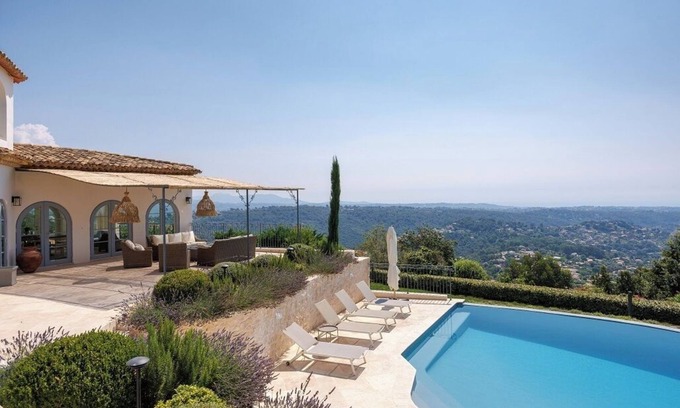 Vence Villa | Luxury villa nestled a few minutes from Saint-Paul-de-Vence panoramic view
