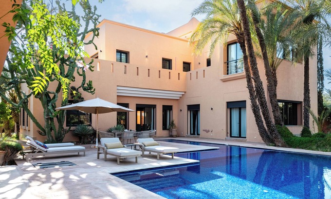 Palmeraie Villa | Luxury villa on 2200m2, restaurants and supermarket 5 minutes from the center, 6km from the town center.