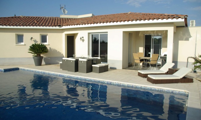 Pomerols Villa | LUXURY VILLA, SECURE HEATED POOL. VILLA FURNISHED classified 4 stars NN