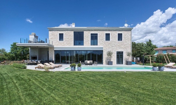 Radetici Villa | Luxury Villa Valens Residence with heated pool, sauna, gym, mini golf, wine cellar, parking, WIFI, air-conditioned in inland Istria