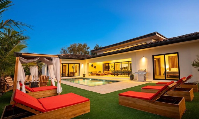 Tamarindo House | Luxury Villa w/Pool - Perfect for Families & Friends