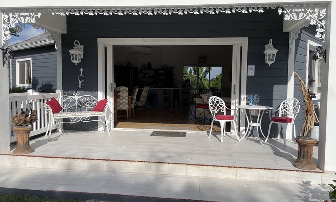 Piccadilly Villa | Luxury Villa with 2 or 3 bedrooms with 5 mins of English Harbour