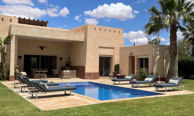 Annakhil Villa | LUXURY VILLA WITH PRIVATE POOL AND 4 SUITES