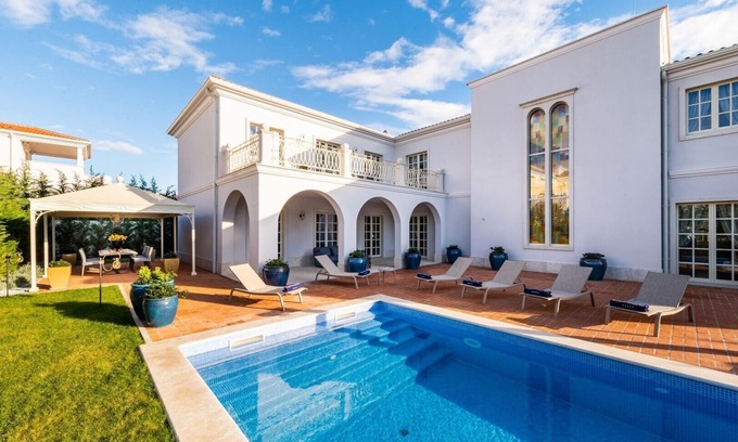 Vabriga Villa | Luxury Villa Zara with a pool pet friendly family bbq