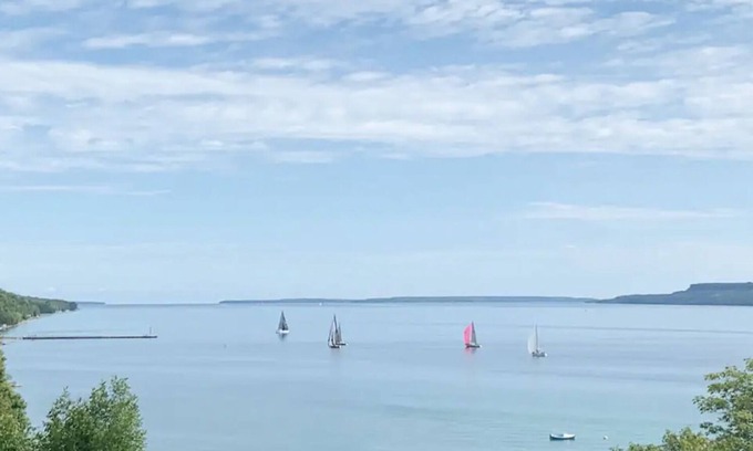 Wiarton Apartment | Luxury Water View Suite