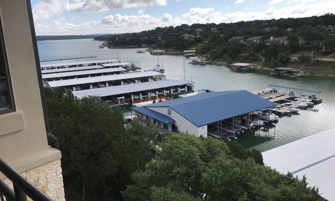 Lakeway Condo | Luxury Waterfront Condo Lake Travis - Long Term Welcome