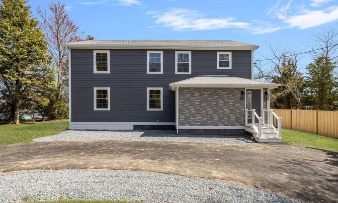 Portsmouth House | Luxury Waterfront House in Portsmouth, RI with Direct Beach Access
