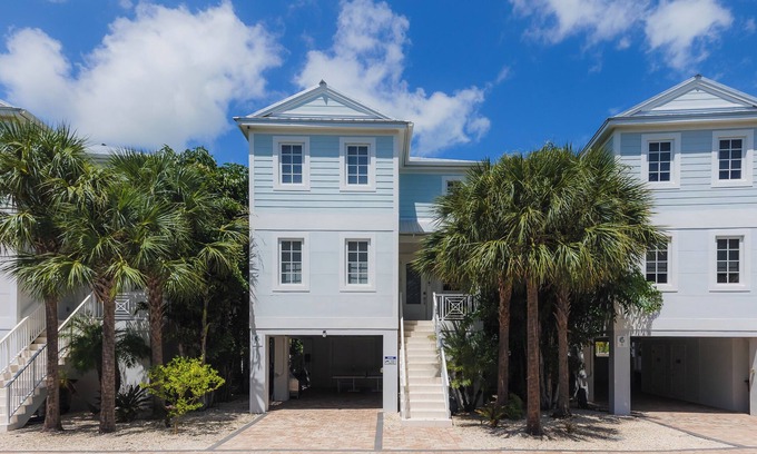 Marathon House | Luxury Waterfront Oasis, Private Pool, Dock, Pet-Friendly 4BR/3BA Prime Location