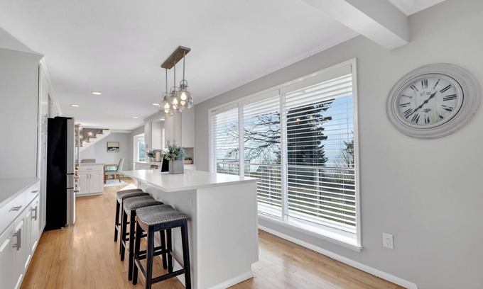 Broadview House | Luxury Waterfront Paradise, Gym, Private Backyard