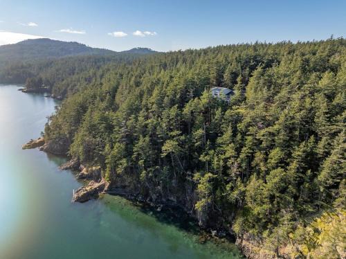 Eastsound House | Luxury Waterfront & Views, Private Beach, Golfing