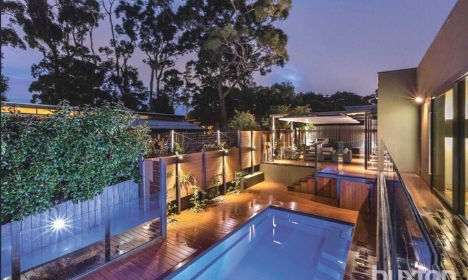Nerrina House | Luxury with great views and a pool