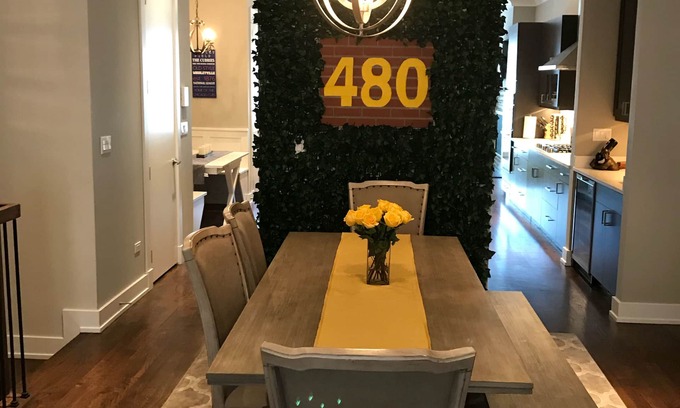 Lakeview House | Luxury Wrigleyville condo steps from Wrigley