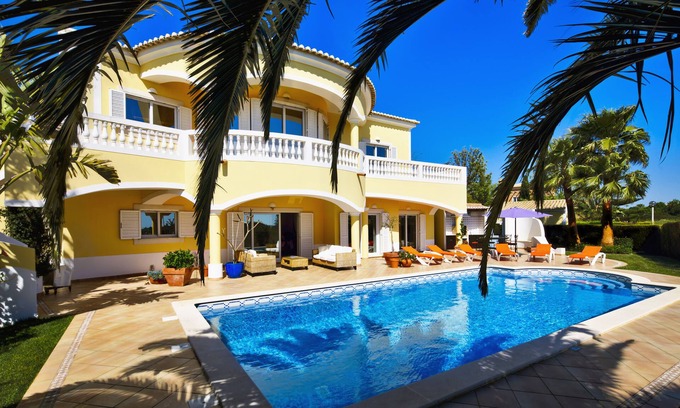 Praia da Luz Villa | LUZ, LAGOS, OCEAN VIEW, BBQ AIR-CON, WiFi landscaped garden