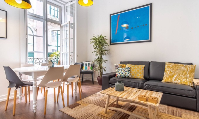 Sacramento Apartment | LV Premier Chiado CH9- elevator, balconies, center