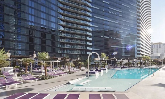 Las Vegas Strip Resort | LVStripHouse Condos Sleeps up to 14