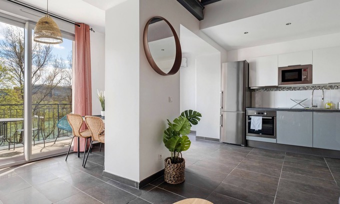 6th Arrondissement Apartment | Lyon Cité- Appartement vue Rhône, terrasse-Caluire