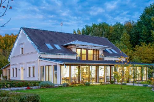 Kecskemet Bed & Breakfast | Málnaliget Rendezvényház