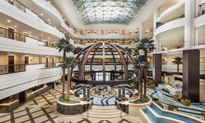 Garhoud Hotel | Mövenpick Grand Al Bustan Dubai