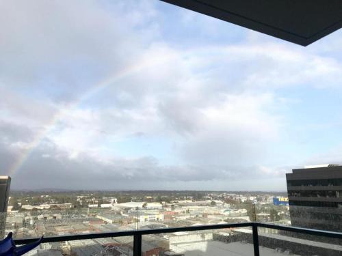 Clayton Apartment | M-city shopping center Apartment - Executive Twin King Ensuites - Wonderful Airy Infinite View - Fully equipped - Free Parking, super fast Wifi, smart TV, Netflix, complementary drinks & amenities - Clayton 3168