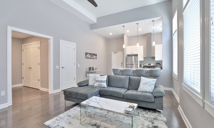 Over-the-Rhine Condo | *m0dernLUX ~New~ OTR condo *Park ONsite*