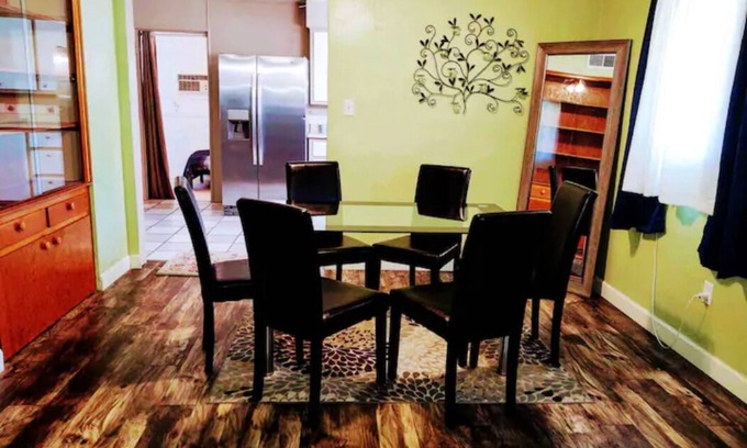 Carlsbad House | (M1) Enchanted Getaway ☀ 3-Mins Walk To River❣