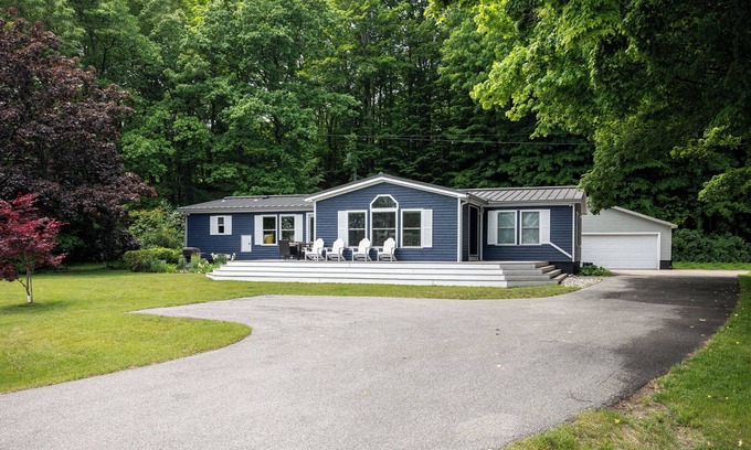 Traverse City House | M22 & You | Beach | Sauna | AC |