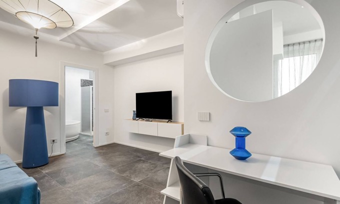 Porta Romana Apartment | M3 Porta Romana Modern Two-Level APT