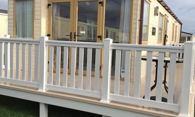 Camber House | M321 - 8 Berth Caravan with Veranda - Pet Friendly