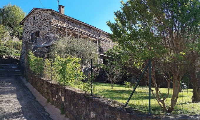 Gagnieres Cottage | Ma Petite Maison 2 Bedroom Gite with Aircon, swimming pool and linen included