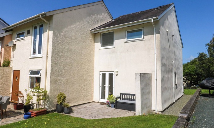 Y Felinheli Cottage | MACHLUD YNYS, family friendly in Y Felinheli