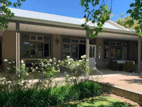 Stellenbosch House | Madajo