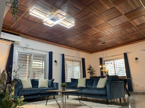 Douala Apartment | Mado Coliving - Studio Appart, Chambre coin cuisine, Chambre