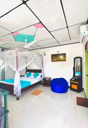 Mirissa House | Magee apartment with kitchen and air con
