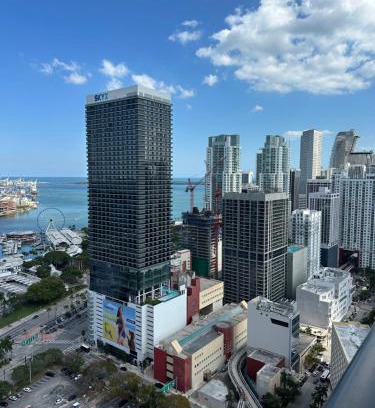 Downtown Miami Apartment | Magic Miami Penthouse Balcony Ocean View, Pool Resort, Spa, Heart of Miami