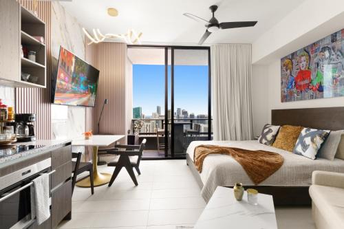 Downtown Miami Apartment | Magic Miami Penthouse Balcony with Insane Ocean & City Views Luxury Resort,Pool,Spa,Heart of Downtown