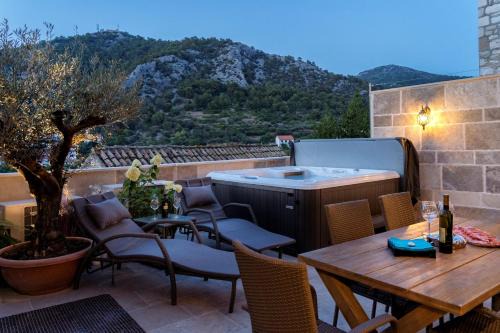 Hvar Old Town Villa | Magical Hvar Villa 5 Bedrooms Villa Aurelia Beautiful Views & Outdoor Jacuzzi