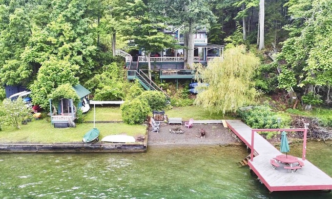Northwest Ithaca House | Magical lakefront treehouse, minutes to downtown