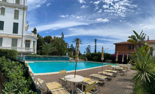 Bordighera Apartment | Magico Relax Bordighera-Open space con piscina e vista mare
