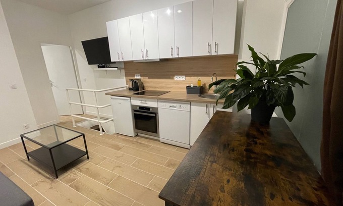 Necker Apartment | Maginfique Mathurin Metro Volontaire apartment