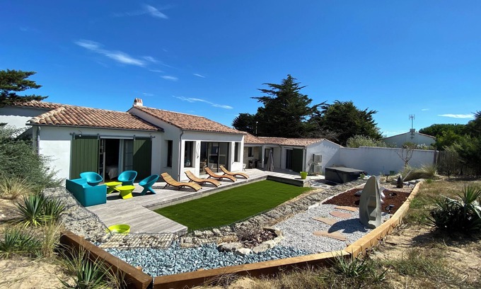 Le Bois-Plage-en-Re House | Magique Maison sur la Dune Avec Spa les Pieds Dans le Sable