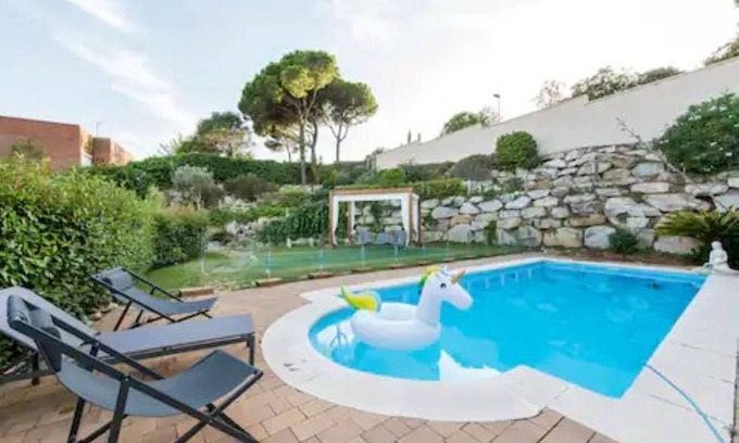 Badalona Villa | Magnífica Villa con Piscina con Vistas al mar y a Barcelona con 5 Dormitorios