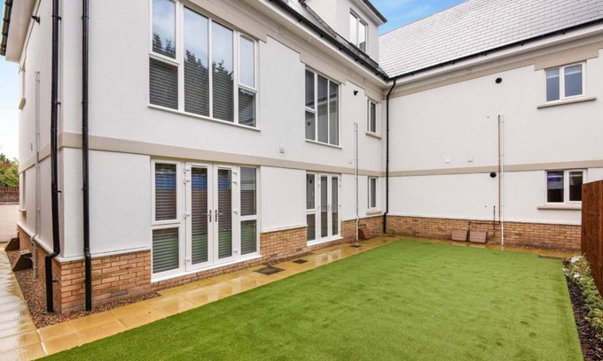 Runnymede Apartment | MAGNA HOUSE #FLAT1