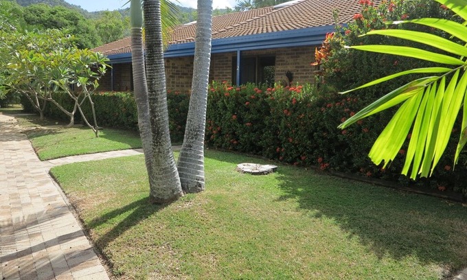 Arcadia House | "MAGNETIC SHORES UNIT 3" in Arcadia